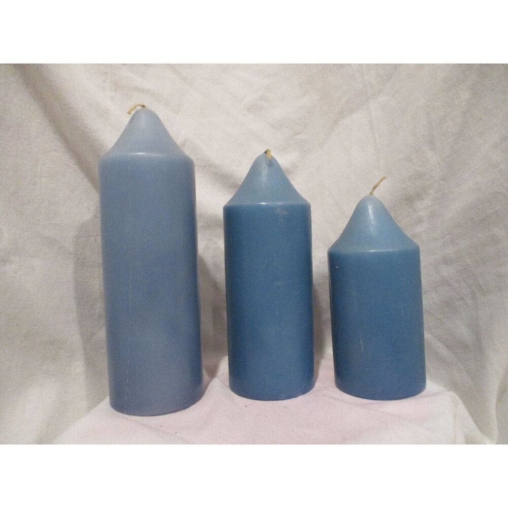 Candles Set of three Blues wax tapered thick three heights unlit‎